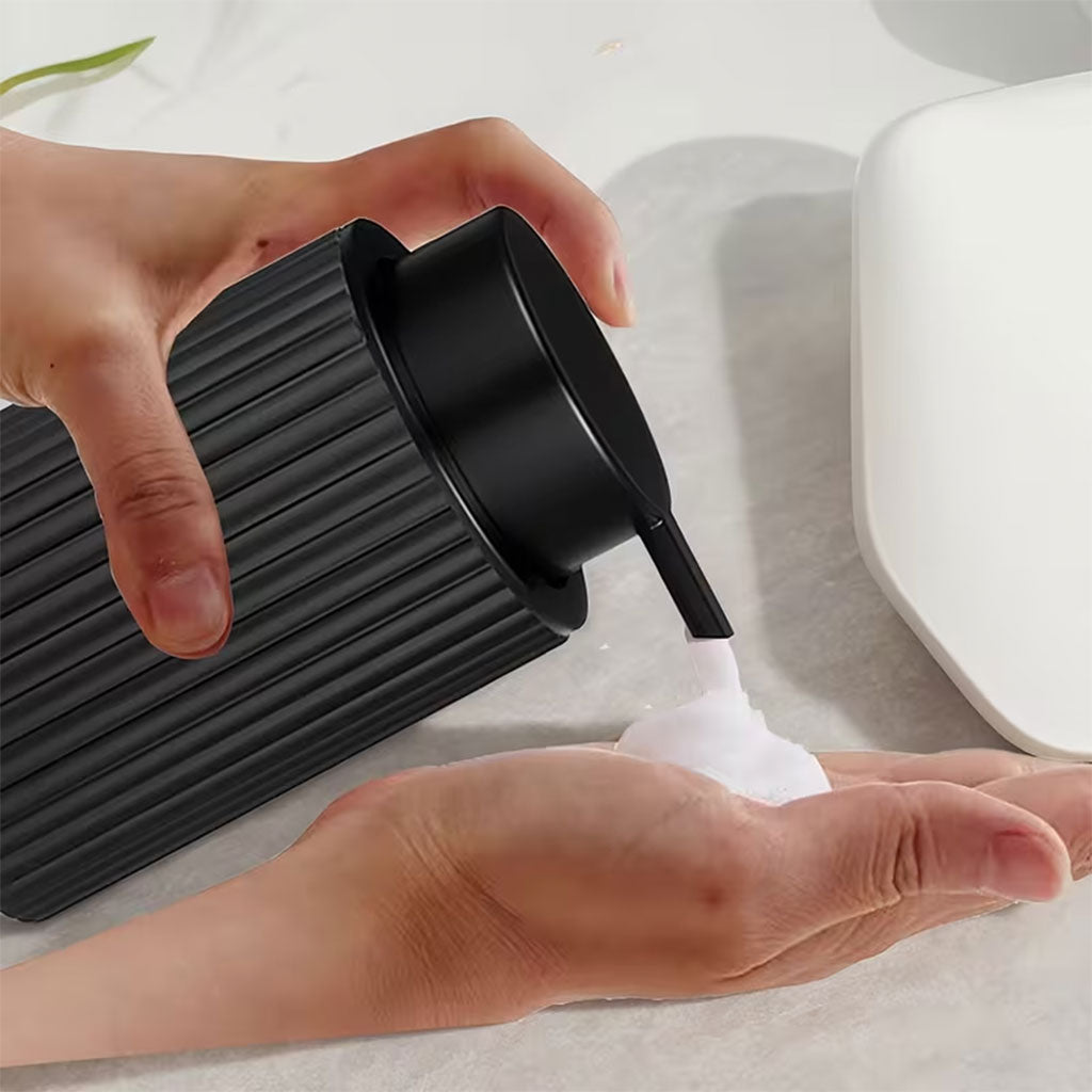 Set Dispensador Negro Para Espuma y Porta cepillo
